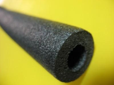 Polietilenovyy penoplast v forme truby